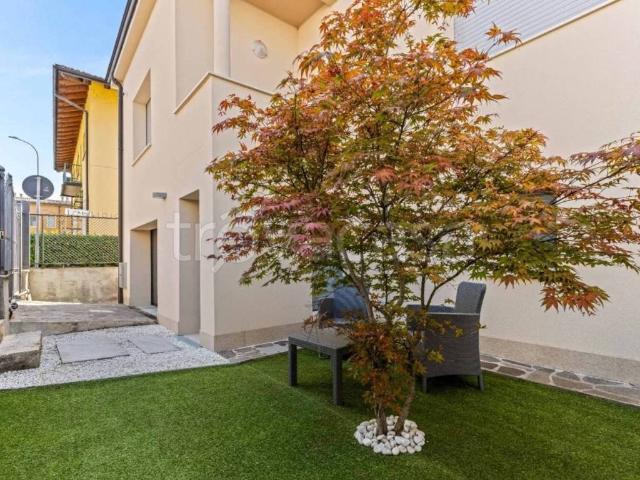 Villa Bifamiliare in in affitto da privato a Lodi via Molino della Madonna, 2, giardino privato, posto auto, box TrovaCasa