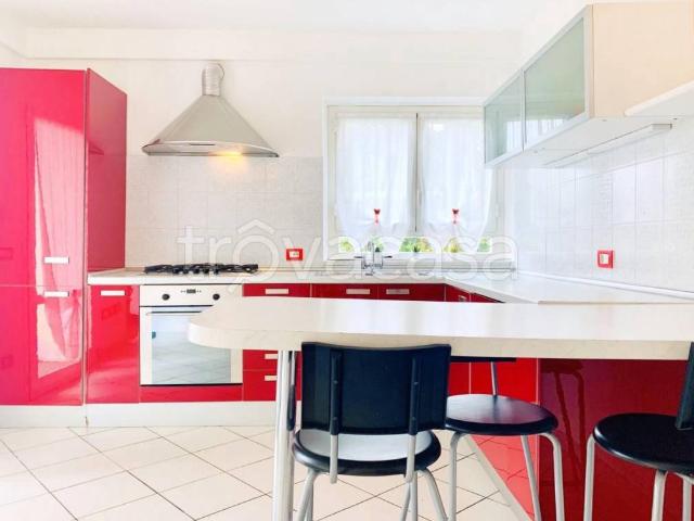 Villa Bifamiliare in in affitto da privato a Pietrasanta via del Padule, 94, da privato, cantina, veranda TrovaCasa