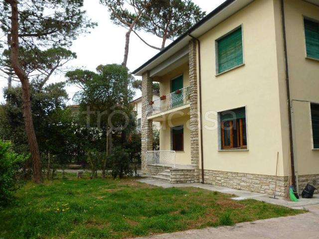 Villa Bifamiliare in in affitto da privato a Pisa via dei Mandorli, 3, giardino, posto auto, box TrovaCasa