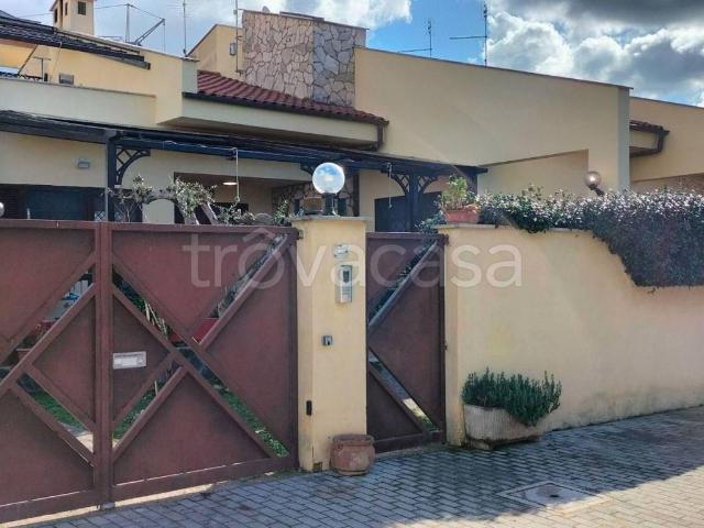 Villa Bifamiliare in in affitto da privato a Roma viale di Castel Porziano, 410, giardino, posto auto, terrazzo TrovaCasa