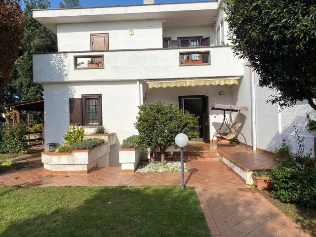 Villa Bifamiliare in in affitto da privato a Sabaudia via Solano, 5, giardino, da privato TrovaCasa