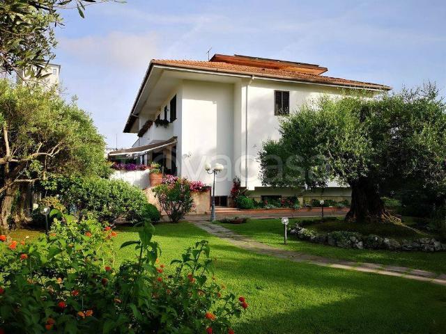 Villa Bifamiliare in in affitto da privato a Salerno via degli Uffici Finanziari, 11, giardino, da privato TrovaCasa