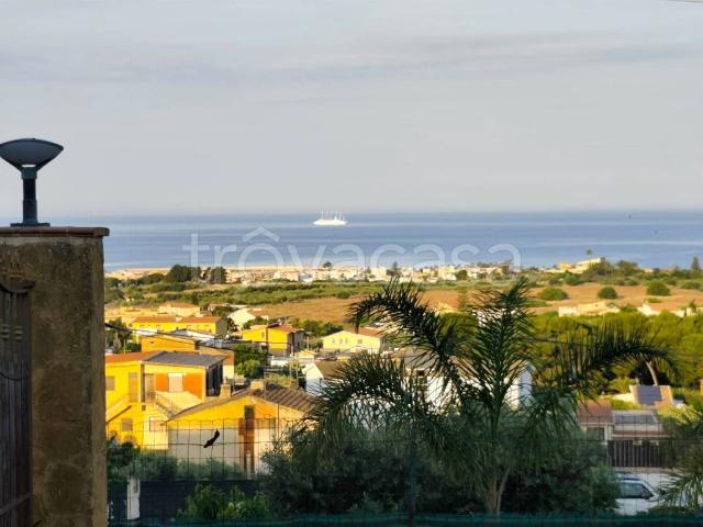 Villa Bifamiliare in in affitto da privato ad Agrigento via Monti Nebrodi, 3, arredato, giardino, terrazzo TrovaCasa