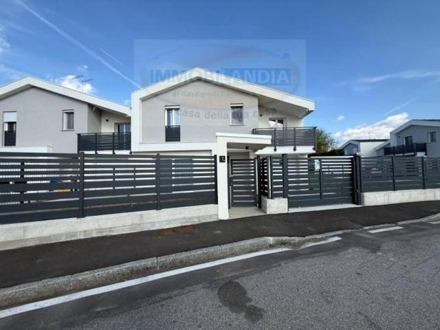 Villa bifamiliare Montanaso Lombardo. Rif.: 585