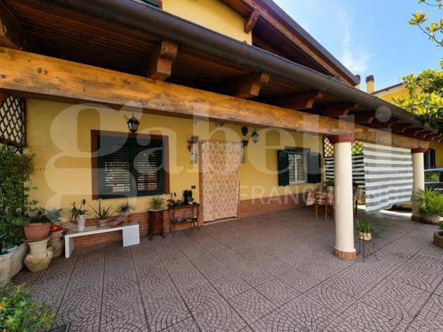 Villa bifamiliare Notaresco. Rif.: Cod. rif 3317252VRG