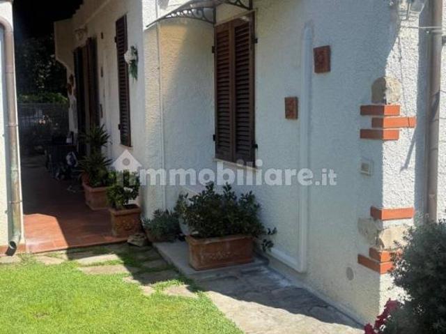 Villa bifamiliare, ottimo stato, 120 m², Forte dei Marmi