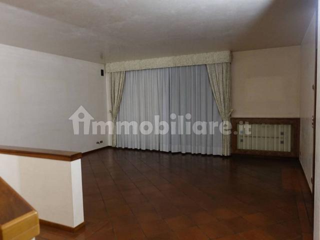 Villa bifamiliare, ottimo stato, 298 m², Centro, Stra