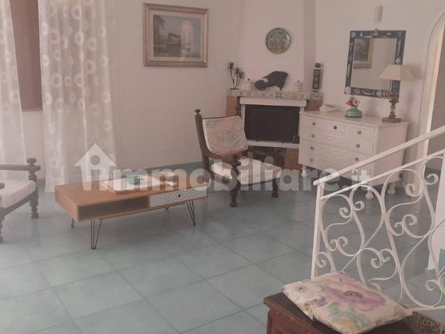 Villa bifamiliare piazzale Alcide De Gasperi, Centro, San Felice Circeo