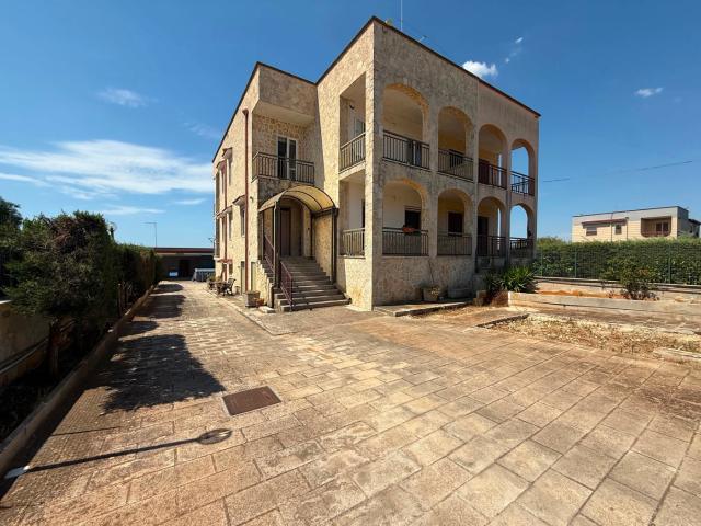 Villa Bifamiliare ristrutturata a Statte