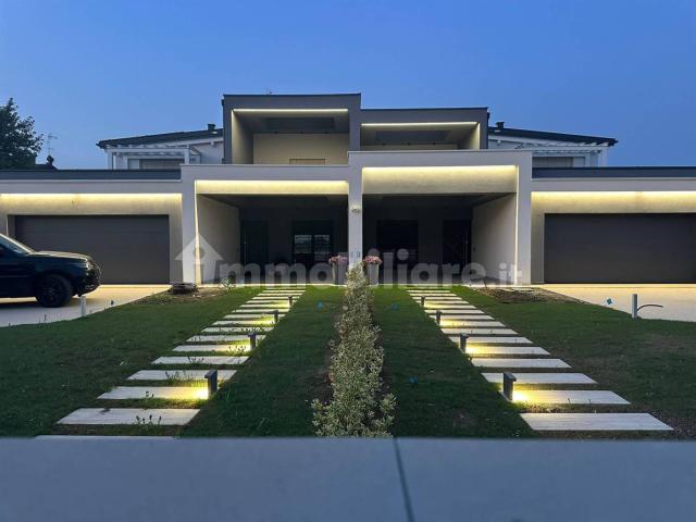 Villa bifamiliare Strada Cavezzo 20, Baggiovara, Modena