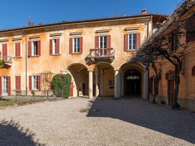 Villa with 15 rooms on sale in Velate 1 190 m² | dreamo. Ch