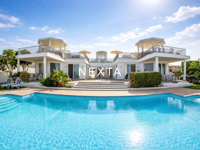 Villa boutique de lujo con piscina y vistas 360° en Playa Pa. 730m² Playa Paraíso