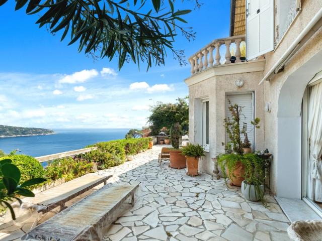 Villa bourgeoise avec vue mer panoramique – Fort potentiel d. 203m² Nice