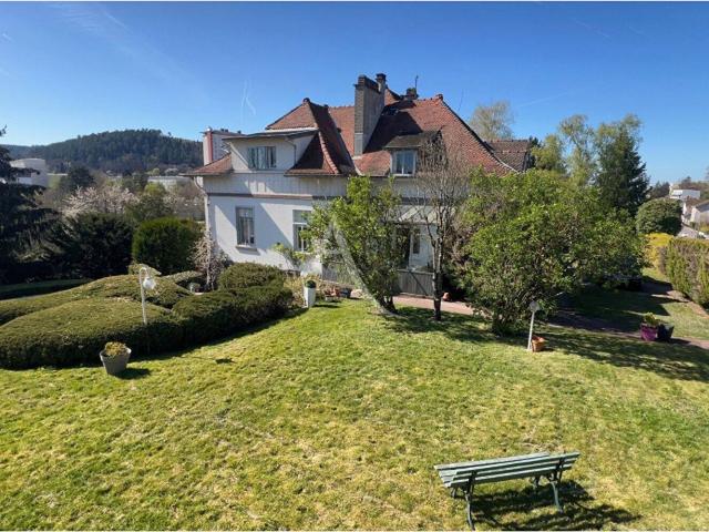 Villa bourgeoise avec vue sur 2400 m2 de terrain