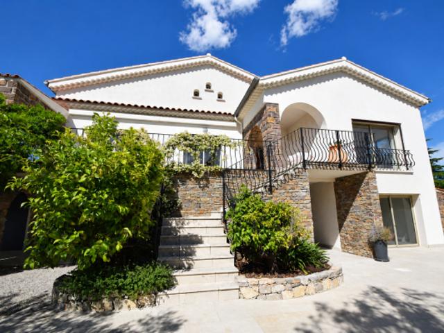 VILLA BOURGEOISE ST RAPHAEL 200 M DU PORT