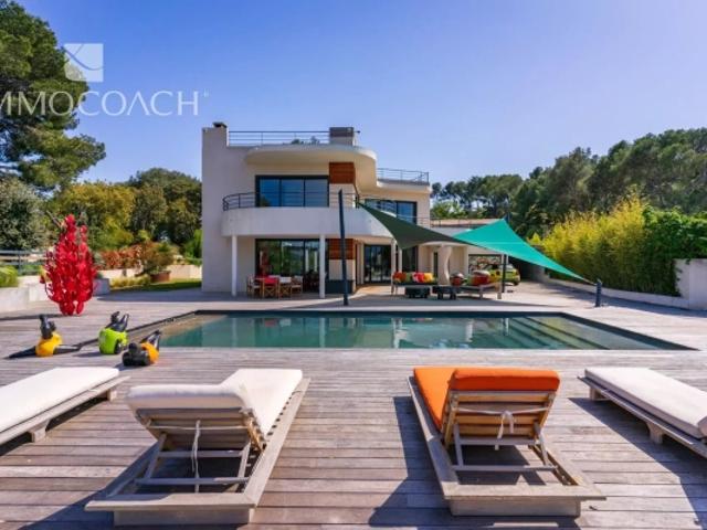 Villa Californienne avec piscine. vue dégagée au calme
