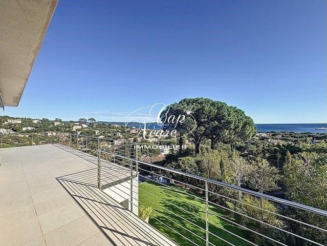 VILLA CALIFORNIENNE DE 210M² VUE MER À VENDRE SURPLOMBANT CAVALA