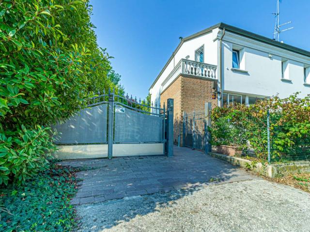 Villa Casa indipendente in vendita a Cento