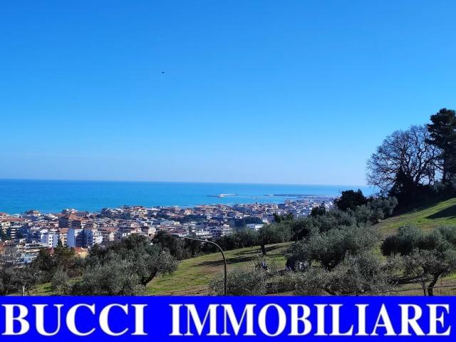 Villa, Casa singola in vendita a Pescara, Zona Colli