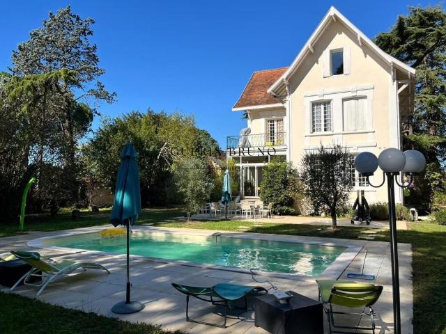 Villa centre ville avec piscine