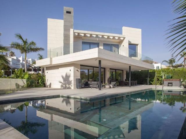 Villa / Chalet de 1090 m2 en venta en Marbella, España