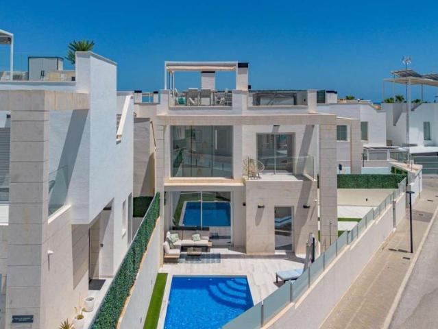 Villa / Chalet de 119 m2 en venta en Orihuela, España