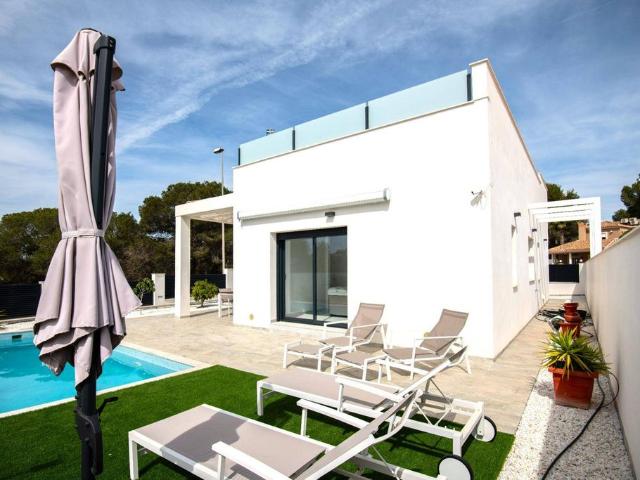 Villa / Chalet de 112 m2 en venta en Pilar de la Horadada, Comunidad Valenciana