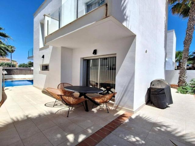 Villa / Chalet de 124 m2 en venta en Torrevieja, Comunidad Valenciana