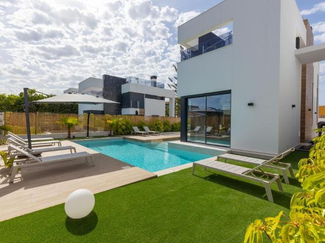 Villa / Chalet de 126 m2 en venta en Torrevieja, Comunidad Valenciana