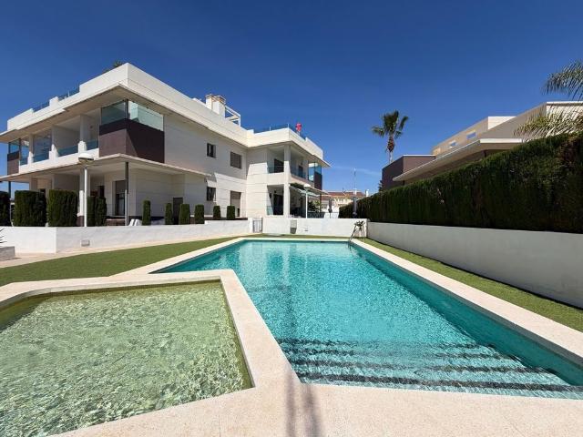 Villa / Chalet de 129 m2 en venta en Ciudad Quesada, España