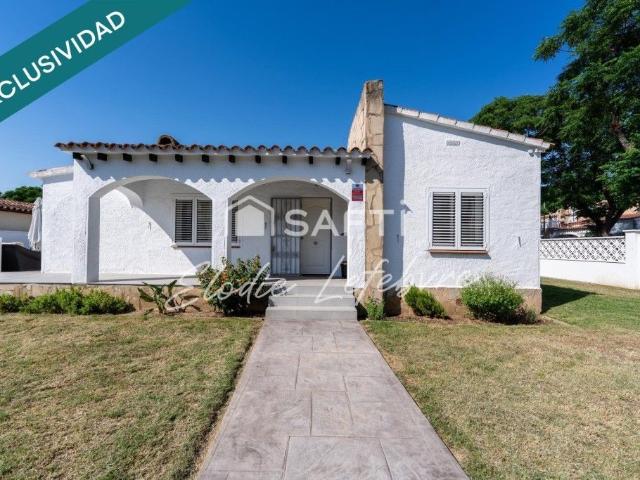Villa / Chalet de 135 m2 en venta en Empuriabrava, España