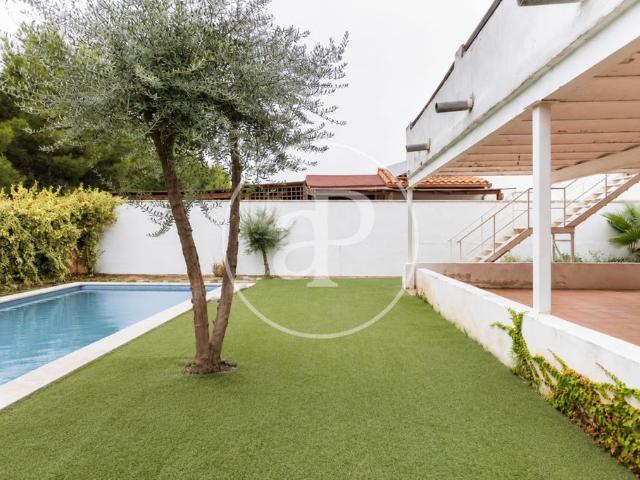 Villa / Chalet de 130 m2 en venta en Ribarroja, Comunidad Valenciana