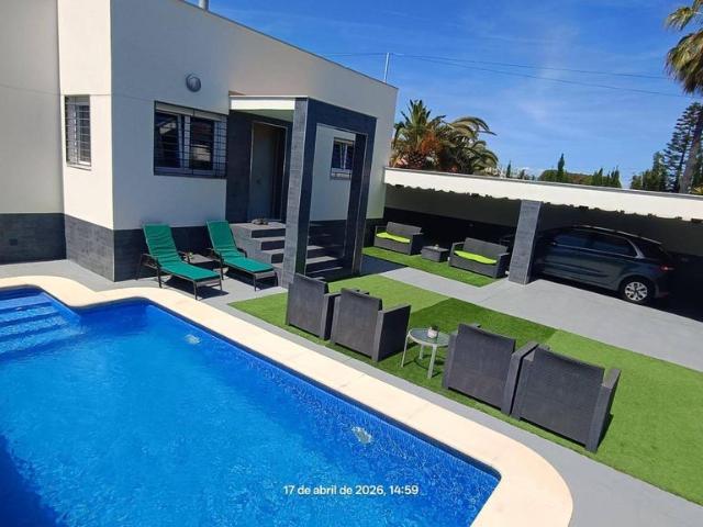Villa / Chalet de 130 m2 en venta en Torrevieja, Comunidad Valenciana