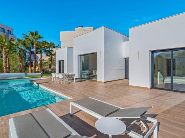 Villa / Chalet de 144 m2 en venta en Dehesa de Campoamor, Mil Palmeras, Comunidad Valenciana