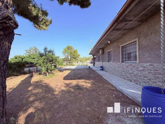 Villa / Chalet de 147 m2 en venta en Castellar del Vallès, España