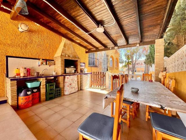 Villa / Chalet de 143 m2 en venta en Torrevieja, España