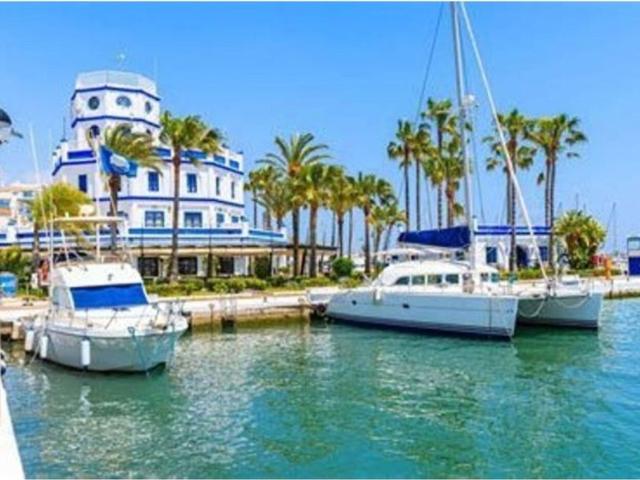 Villa / Chalet de 150 m2 en venta en Huerta Nueva, Estepona, Málaga, Andalucía