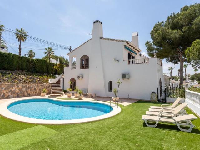Villa / Chalet de 150 m2 en venta en Playas de Orihuela, España