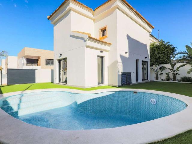 Villa / Chalet de 177 m2 en venta en Orihuela, España