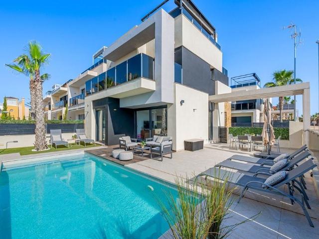 Villa / Chalet de 179 m2 en venta en Playas de Orihuela, España