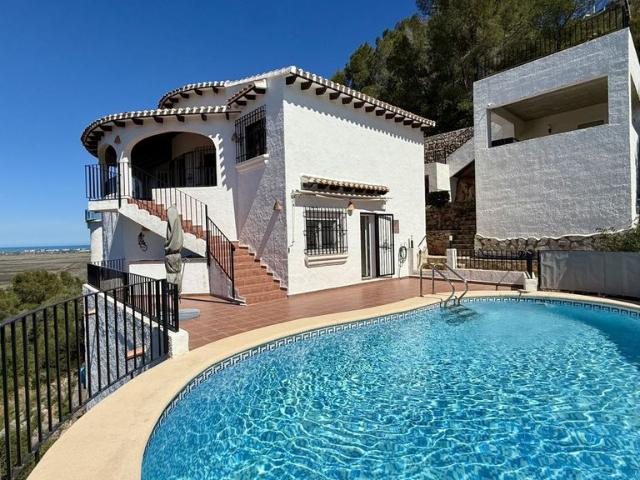Villa / Chalet de 170 m2 en venta en Pego, España