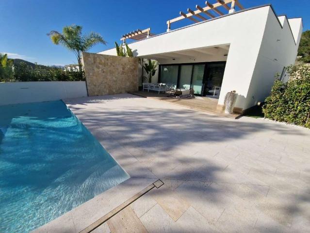 Villa / Chalet de 180 m2 en venta en Monforte del Cid, España
