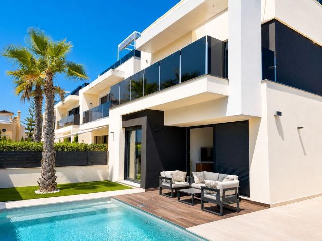 Villa / Chalet de 1 m2 en venta en Playas de Orihuela, España