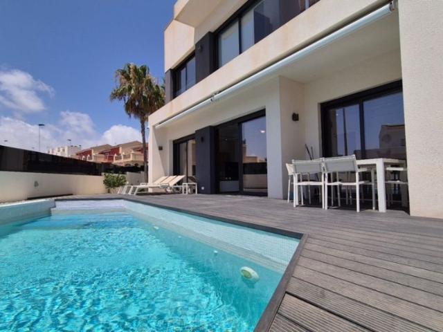 Villa / Chalet de 205 m2 en venta en Torrevieja, Comunidad Valenciana