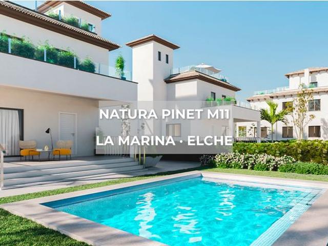 Villa / Chalet de 211 m2 en venta en Elche, España