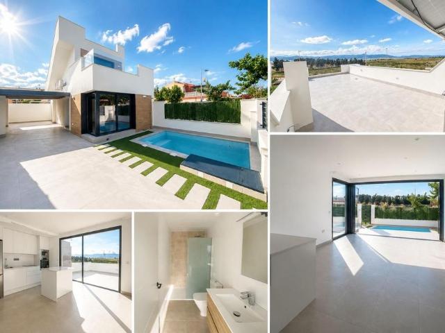 Villa / Chalet de 213 m2 en venta en Los Alcázares, Murcia