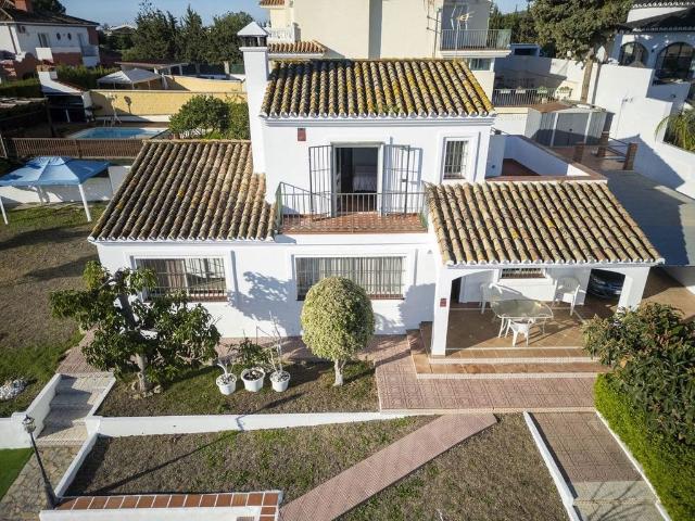 Villa / Chalet de 224 m2 en venta en Estepona, Andalucía