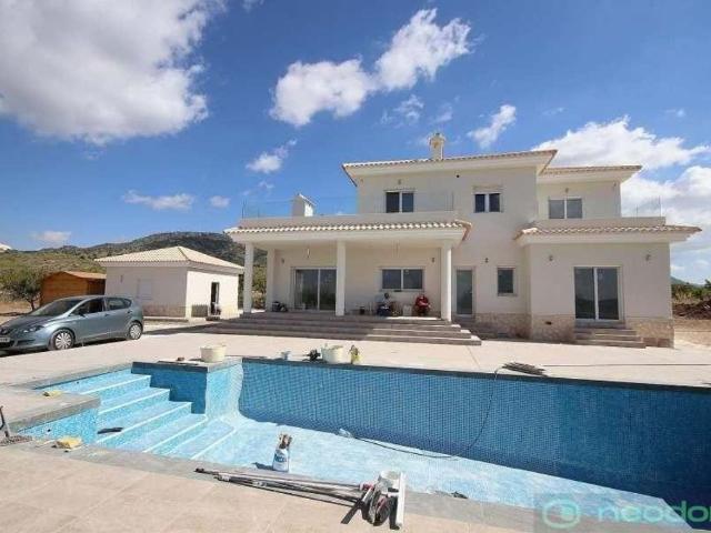 Villa / Chalet de 220 m2 en venta en Alicante, España
