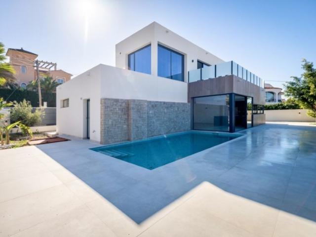 Villa / Chalet de 235 m2 en venta en Alfaz del Pi, Comunidad Valenciana