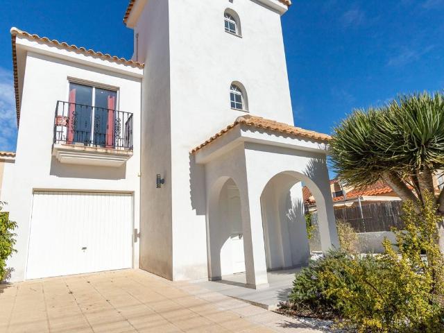 Villa / Chalet de 245 m2 en venta en Torrevieja, Comunidad Valenciana